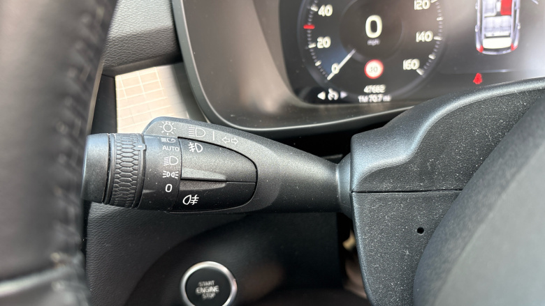 Volvo Xc40 2.0 T4 Momentum 5dr AWD Geartronic Petrol Estate